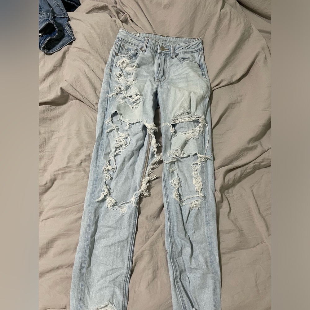 American Eagle strigid mom jeans